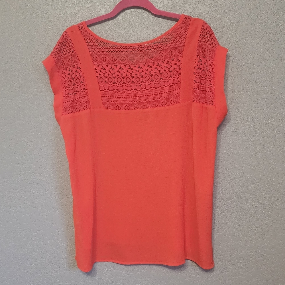 Women's Top - Picture 2 of 4
